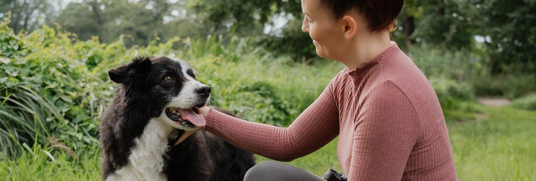 Sandra Beck, Verhaltenstherapie, Kleintier, Training, Hundetraining, Katzentraining, trainieren, Freude, freudige Erwartung, Wohlbefinden, Sicherheit, positives Training, belohnungsbasiertes Training, Futterbelohnung, Leckerli, Hund, Katze, Verhaltensberatung, individuelle Beratung, Tierarzt, Tierärztin, Verhaltensberater, Tierpsychologe, Tiertrainer, unerwünschtes Verhalten, störendes Verhalten, Verhaltensstörung, Verhaltensproblem, Verhaltensauffälligkeit, Diagnose, Beratung, Therapie, Prophylaxe, Medikamente, Psychopharmaka, Angst, Trennungsangst, aggressives Verhalten, Verteidigung von Ressourcen, Zwangsverhalten, Zwangsstörung, Schwanzjagen, Fliegenschnappen, dauerhaftes Lecken, Bellen, Beißen, Zwicken, Zerstören, Anspringen, Hochspringen, Unruhe, unruhiges Verhalten, Hyperaktivität,  unerwünschtes Jagdverhalten, Jagen, Depression, Apathie